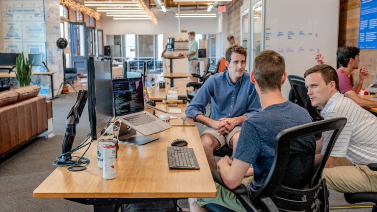 Offshore Developer Team vs Traditional Software Agency: Which is Best for Your Startup?